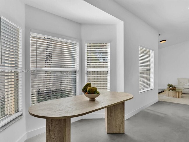 Building Photo - 4962 SW 32nd Way