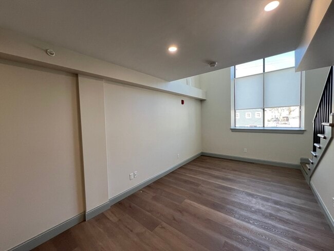 Building Photo - 160 Seabury St