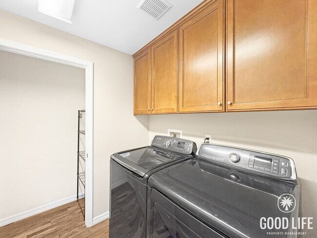 Building Photo - Beautifully Maintained Townhome in Pristine St Cloud Community