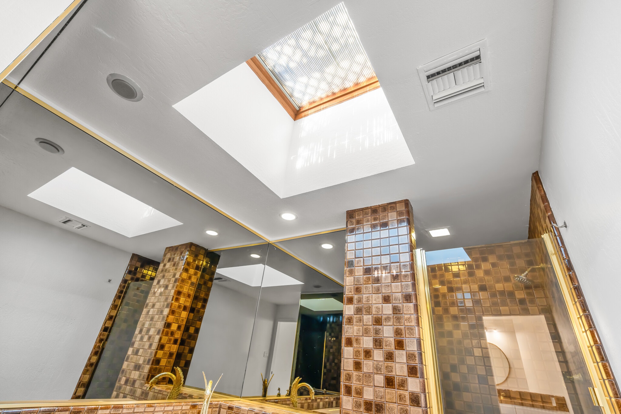 Building Photo - 3319 E Indian School Rd