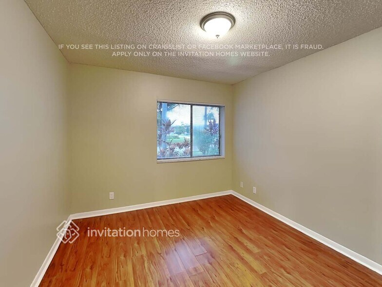Building Photo - 5529 NW 62nd Ave