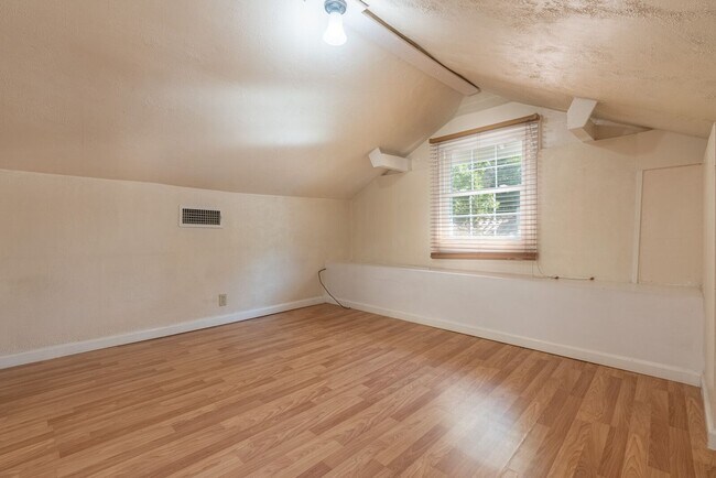 Building Photo - 3440 H St