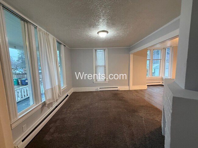 Building Photo - Full of Historic Charm & Character - Perry District  3 Bed/1 Bath Home