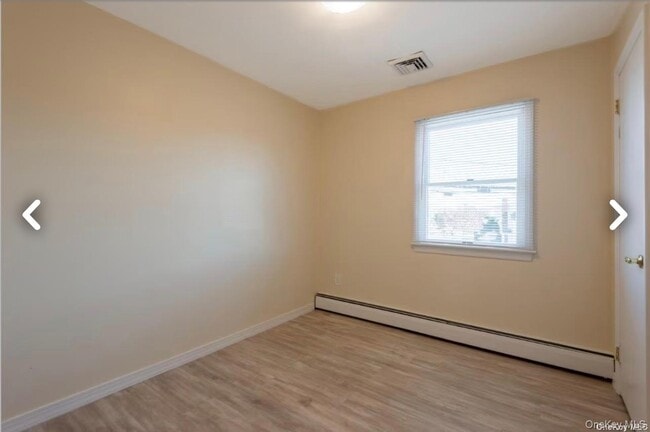 Building Photo - 171 Roslyn Rd