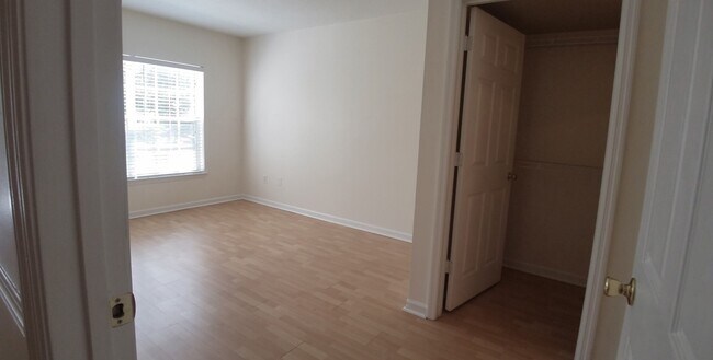 Building Photo - Beautiful 2/2 condo for rent next to Waterford Lakes Town Center and UCF