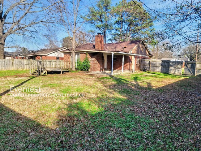 Building Photo - 8549 Southaven Cir W