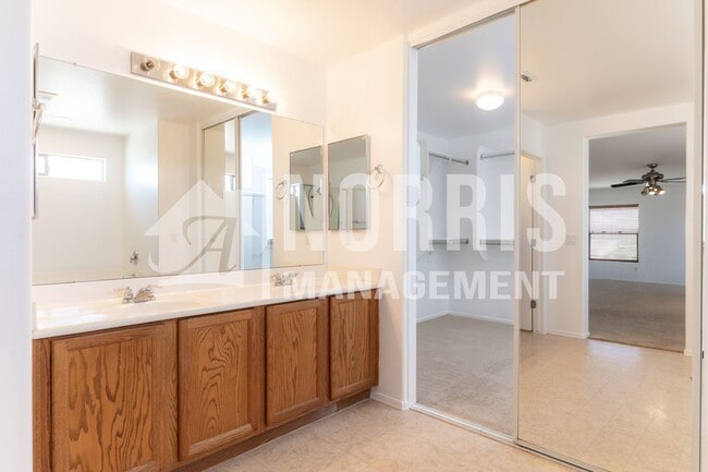 Building Photo - Large Home with Plenty of Room in Coolidge