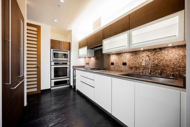 Building Photo - Waldorf Astoria Las Vegas- 1 bed .5 bath on the 39th floor!