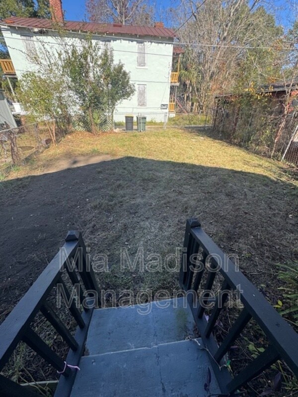 Building Photo - 1026 W 41st St