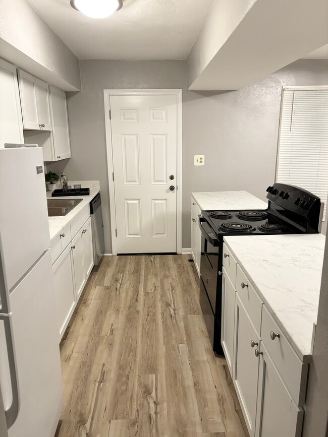 Building Photo - Birchwood Dr