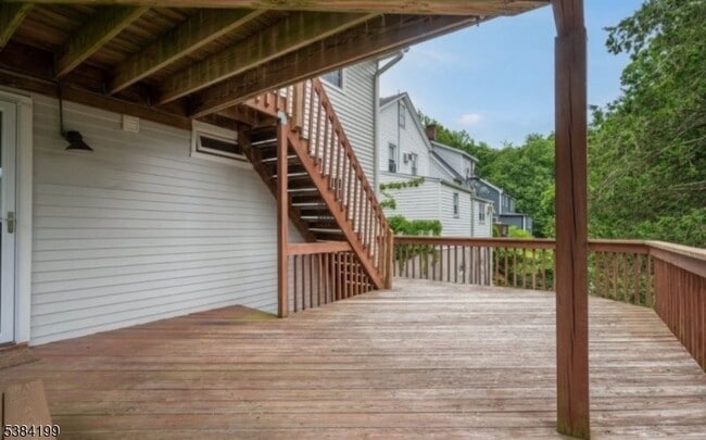 Building Photo - 83 Chestnut St