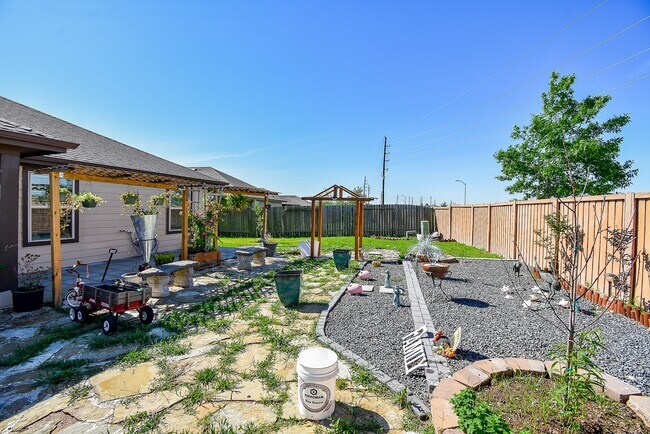 Building Photo - 7206 Highland Chase Dr