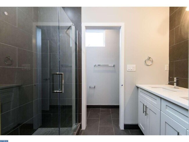 Building Photo - 1515 N Mascher St