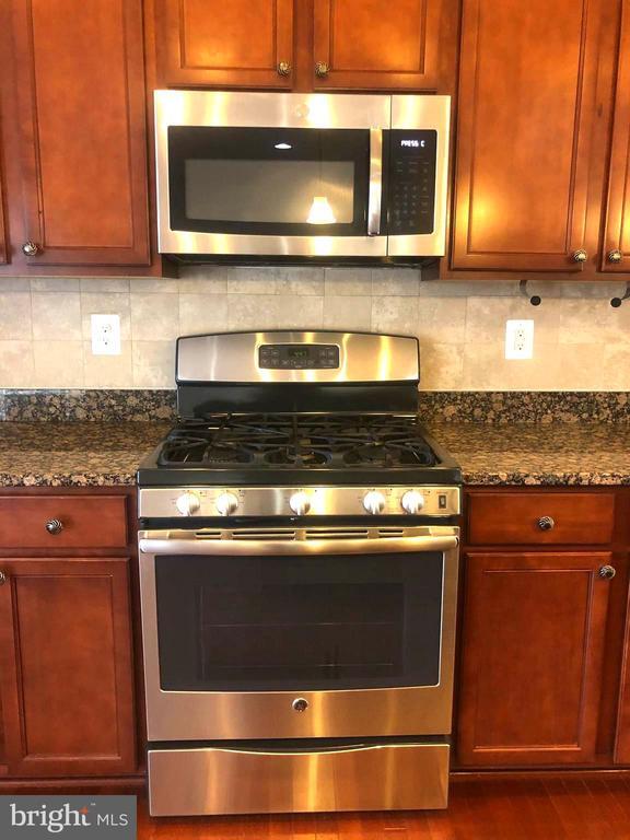 Building Photo - 6786 Green Mill Way