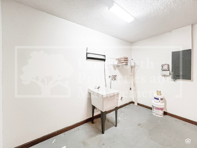 Building Photo - 735 Mikasuki Dr