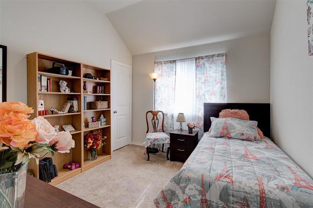 Building Photo - 531 Sydney St