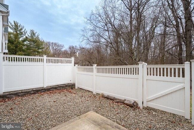 Building Photo - 610 Bollen Ct