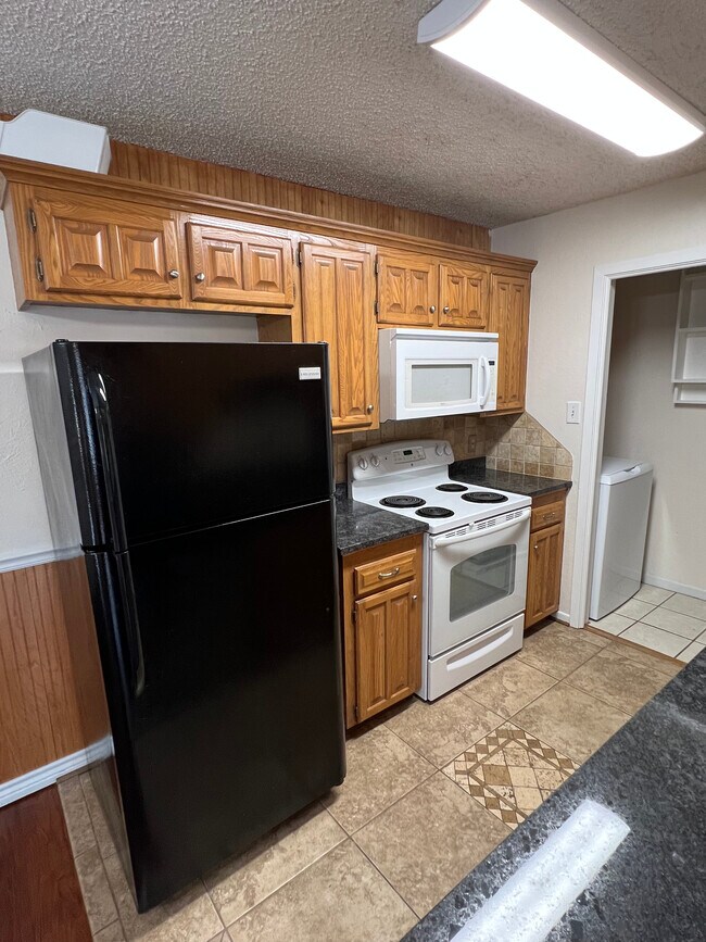 Building Photo - 1409 Westheimer Rd