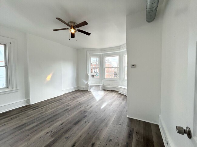 Building Photo - 1801 W Erie Ave