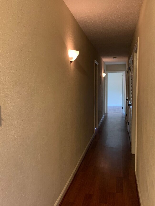 Building Photo - Condo for rent in Hoover