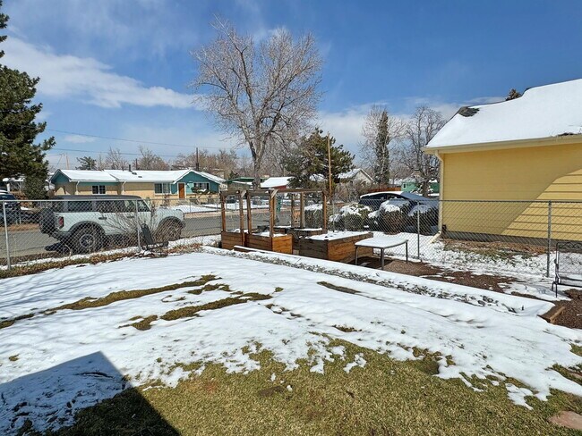 Building Photo - 5680 W 9th Ave