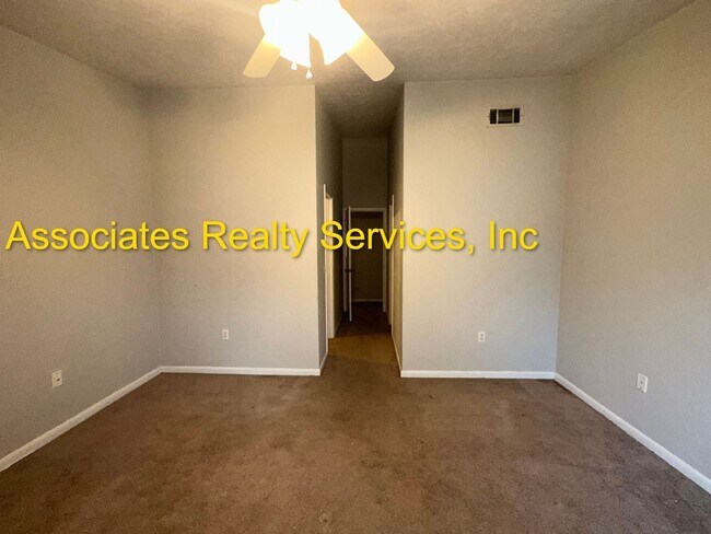Building Photo - 2133 SW 39th Way