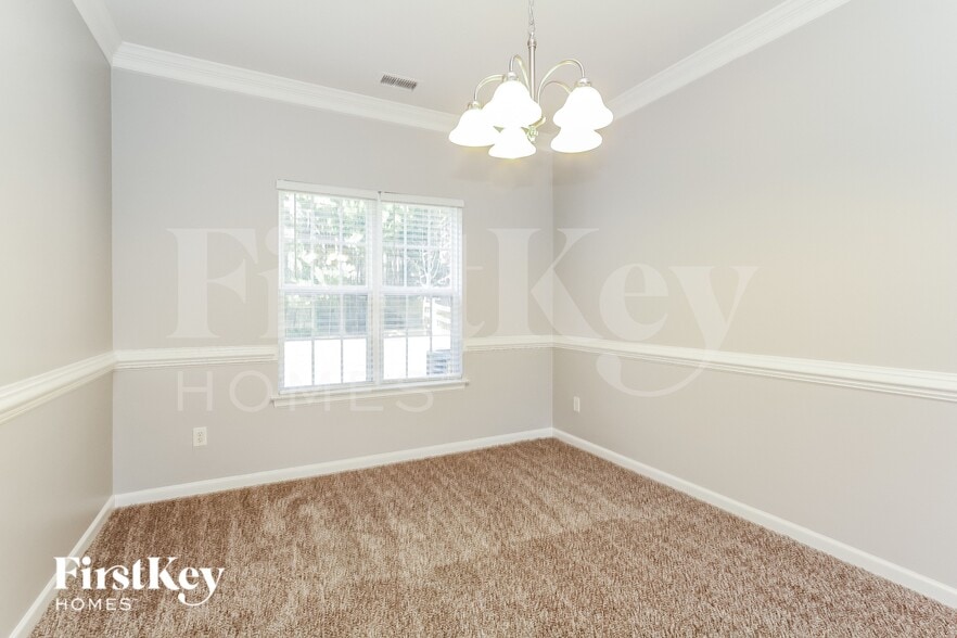 Building Photo - 6015 Forest Pond Dr