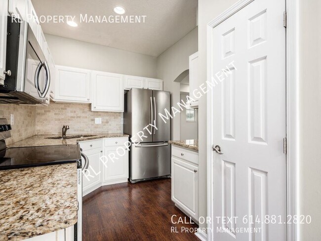 Building Photo - Spacious 3 bedroom 2.5 bathroom condo in W...