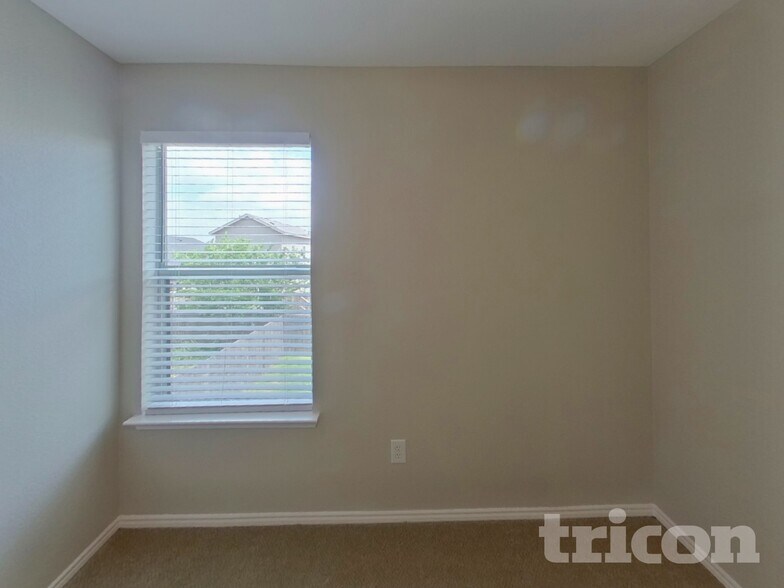 Building Photo - 1461 Pine Ln