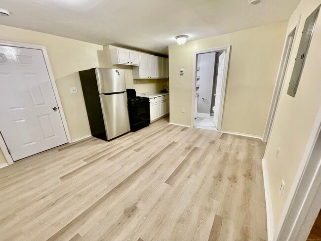 Building Photo - 92 W Main St