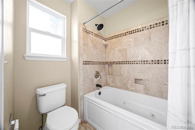 Building Photo - 421 W English Sparrow Dr