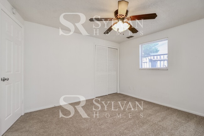 Building Photo - Lovely 2BR 1BA updated home