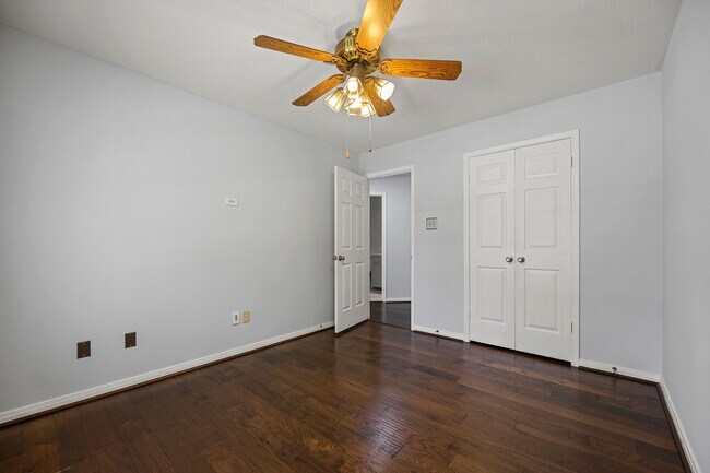 Building Photo - 10331 Millridge N Dr