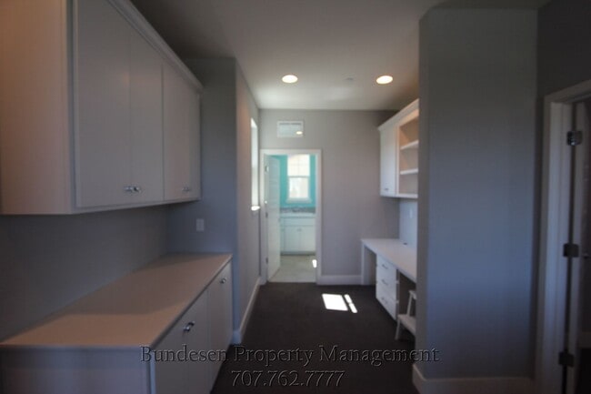 Building Photo - 5350 Kelliann Pl