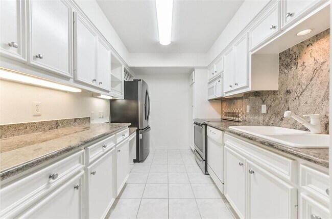 Building Photo - 14341 Misty Meadow Ln