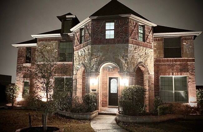 Building Photo - 1305 Miami Dr