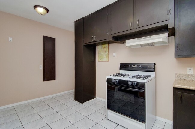 Building Photo - 3-Bed Signal Hill House for Lease