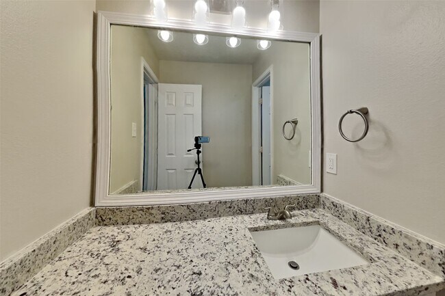 Building Photo - 17903 Timber Crossing Ln