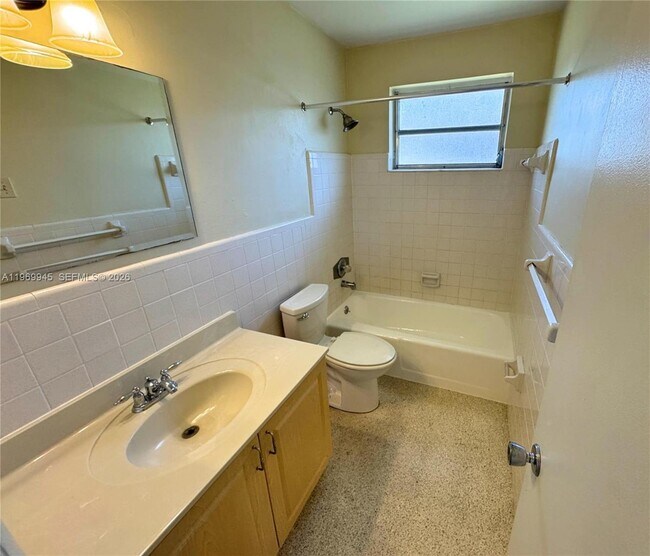 Building Photo - 403 NW 25th St