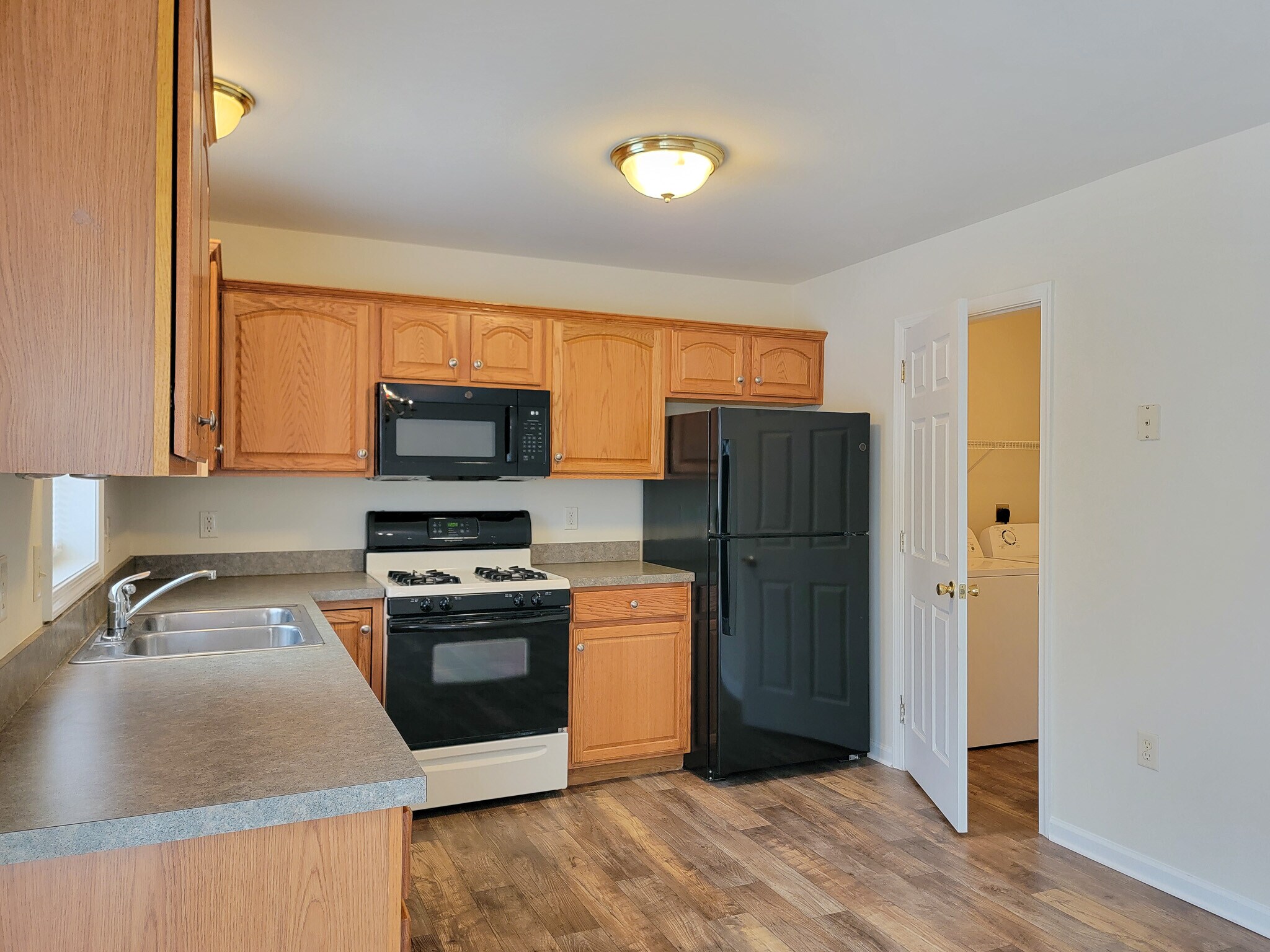 Building Photo - 542 Indian Rock Cir