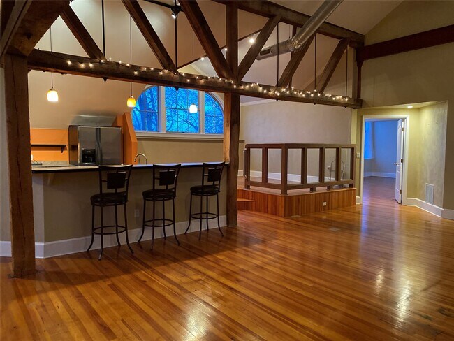 Building Photo - 231 Main St