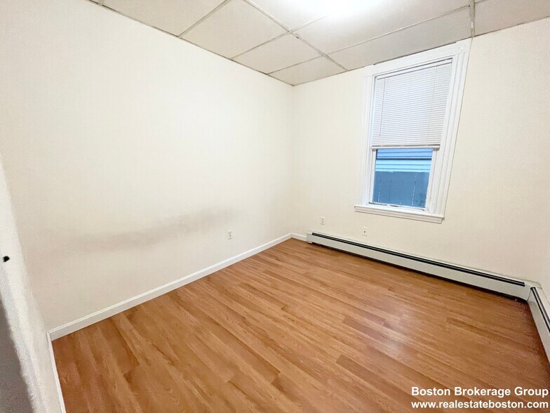 Building Photo - 1572 Tremont St