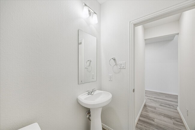 Building Photo - 3018 Myrtle Bch Ln