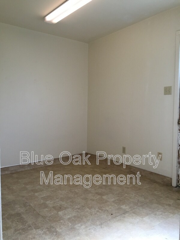 Building Photo - 252 Connors Ave
