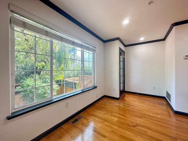 Building Photo - 630 Antioch Terrace