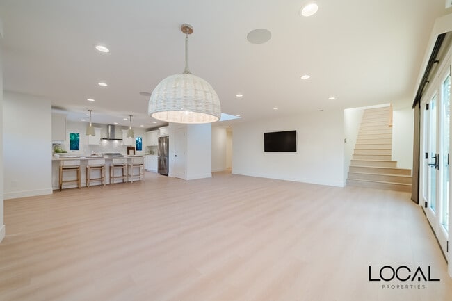 Building Photo - 801 N Rios Ave