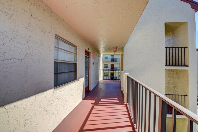 Building Photo - 25 Abbey Ln