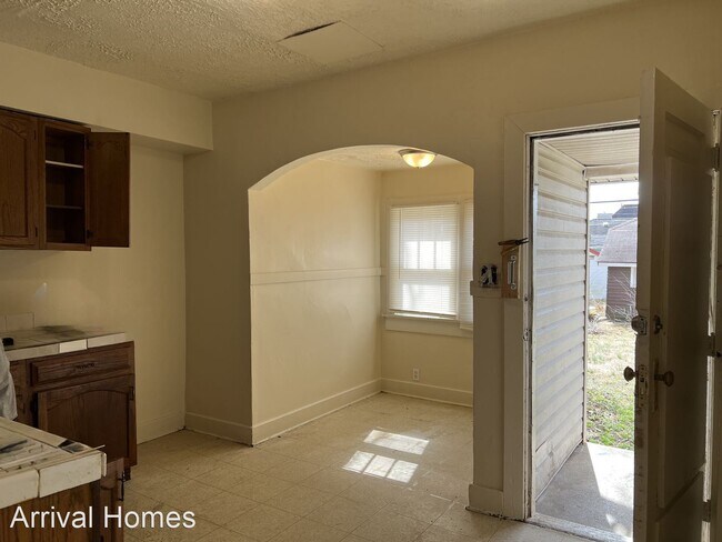 Building Photo - 3 br, 1 bath House - 724 W Fairview Ave