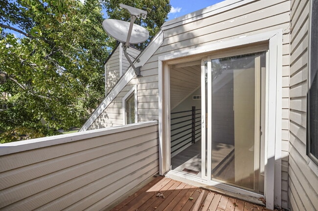 Building Photo - 2618 S Xanadu Way