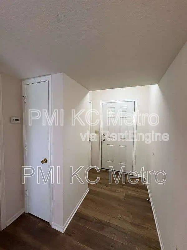 Building Photo - 524 NE Churchill St